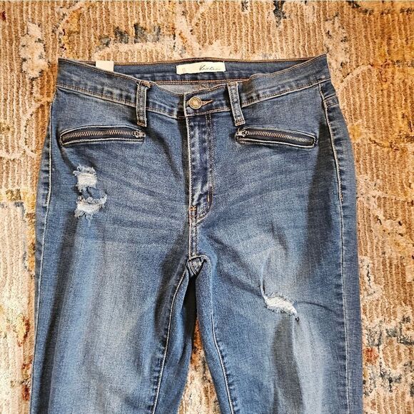 KanCan ankle jeans with front zippers. Sz 11/29 with 26" inseam - Picture 4 of 6